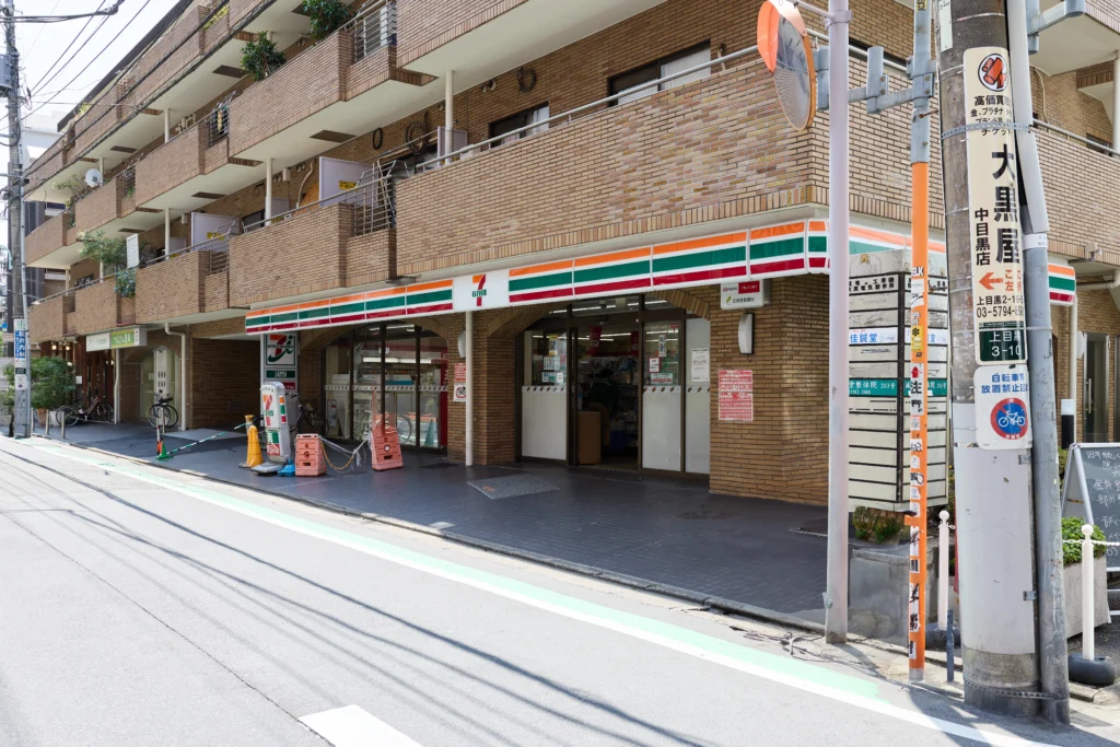 セブンイレブンを直進